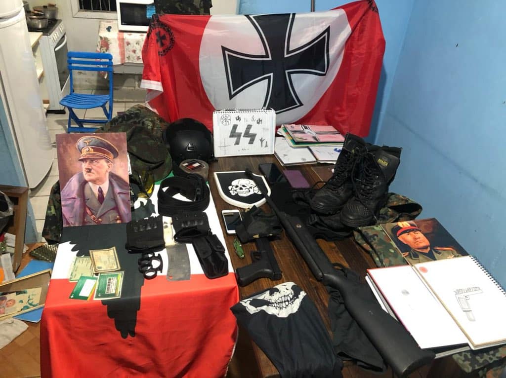 Adolescente é apreendido com materiais nazistas no interior de SP