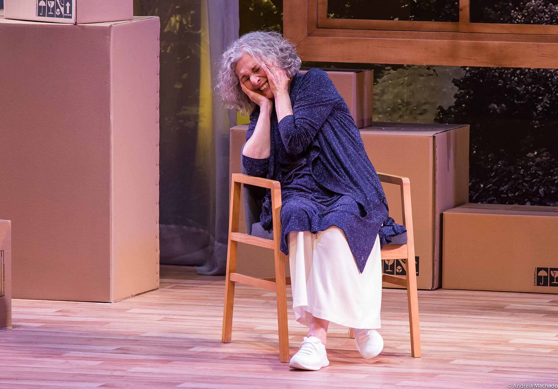 Irene Ravache reestreia o espetáculo Alma Despejada no Teatro Renaissance