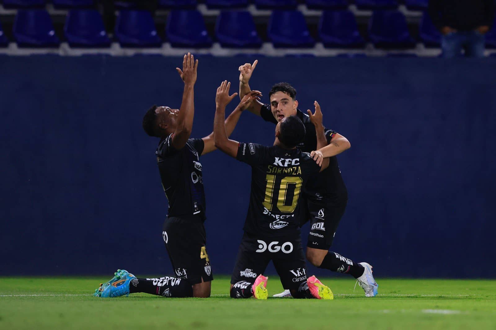 Palmeiras vence de virada e se classifica para as oitavas da Libertadores